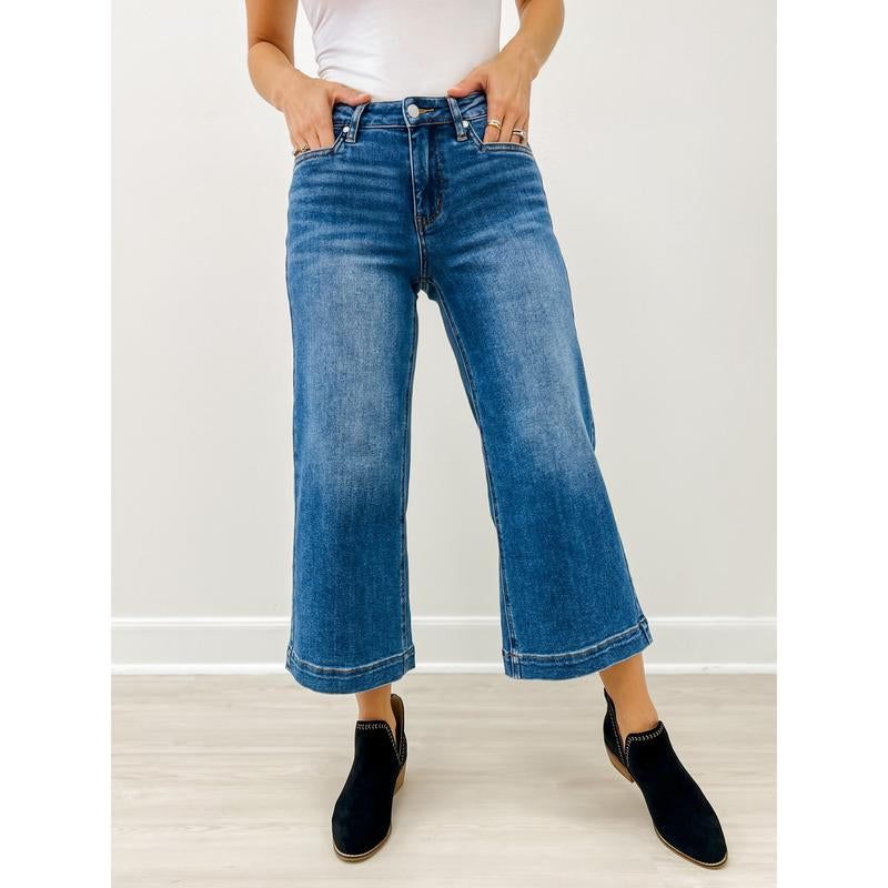 Judy Blue DENIM REVIVAL Mid-Rise Cropped Jeans