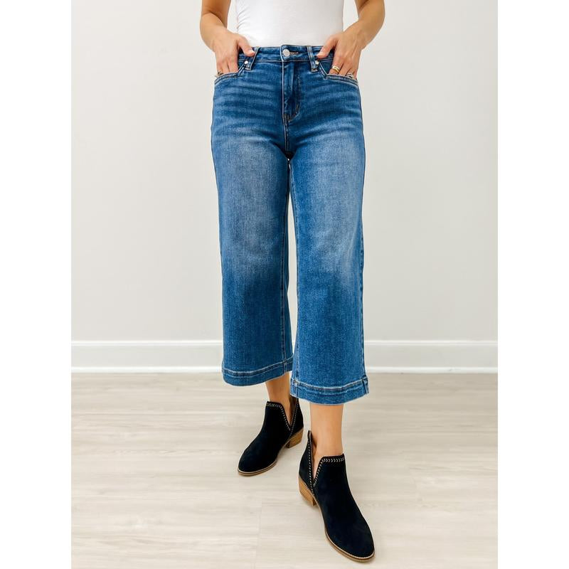 Judy Blue DENIM REVIVAL Mid-Rise Cropped Jeans