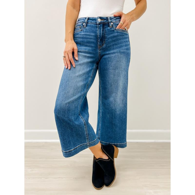Judy Blue DENIM REVIVAL Mid-Rise Cropped Jeans