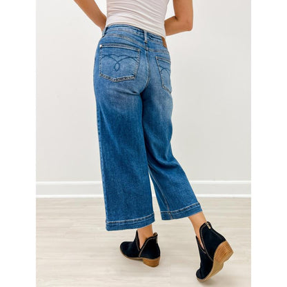 Judy Blue DENIM REVIVAL Mid-Rise Cropped Jeans